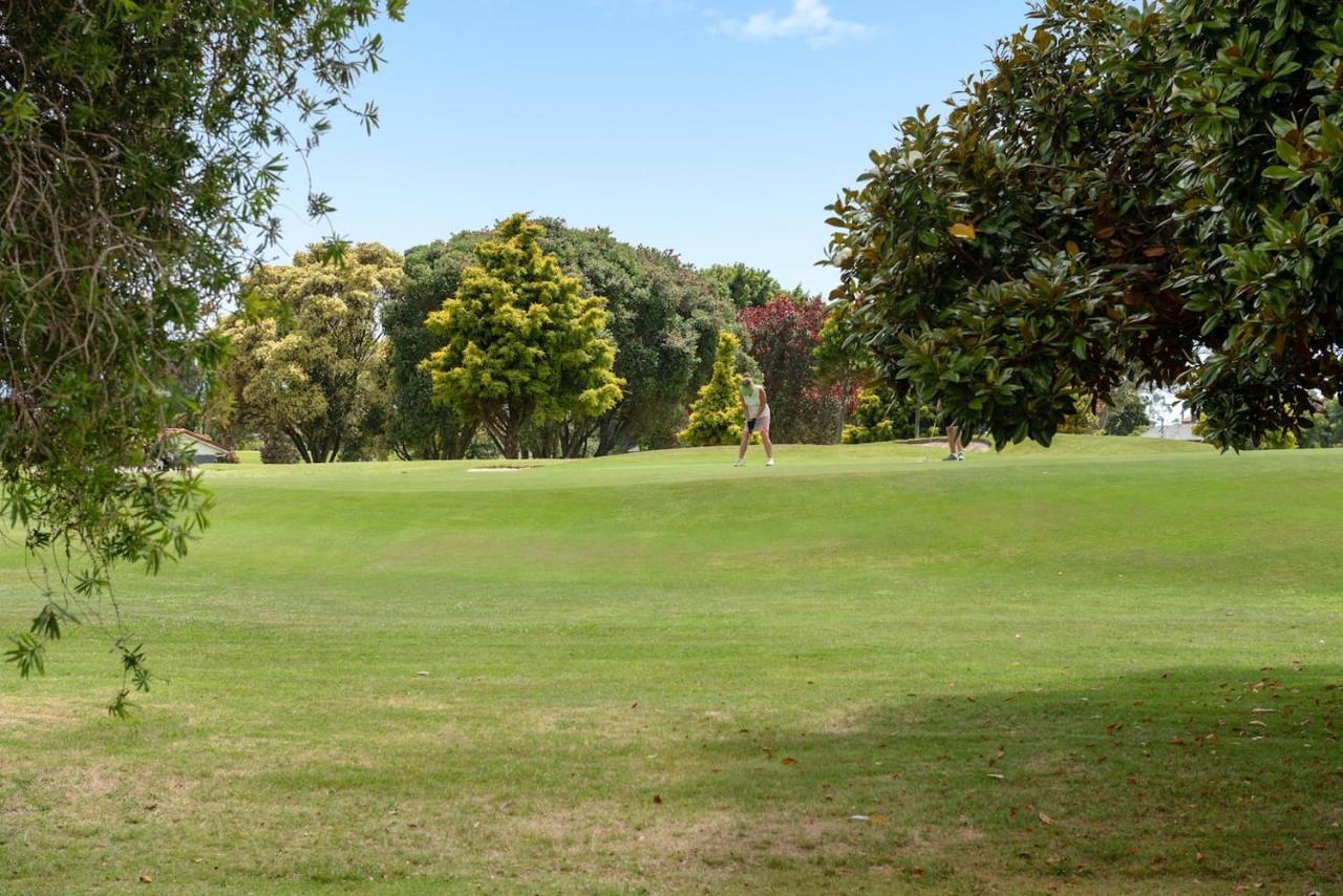 Golfers Delight In Quiet Cul De Sac Villa Mount Maunganui Exterior foto